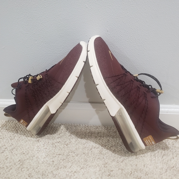 WMNS Air Max Sequent Utility 'Burgundy' - Picture 1 of 5